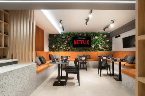 Közös társalgó / TV, 11 Enteka Acropolis Suites near Odeon Herodes Atticus