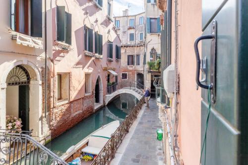GuestHost - Castello Appartamento con vista sul Canale x6