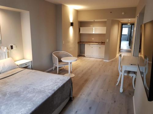 Superior Double Room image 6