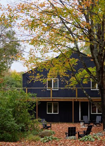 Tälta Lodge, a Bluebird by Lark in Stowe, USA