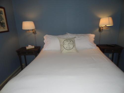 Queen Bed - Room 2 