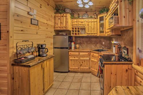 Updated Manistique Log Cabin, Yard and Fire Pit in Manistique, USA