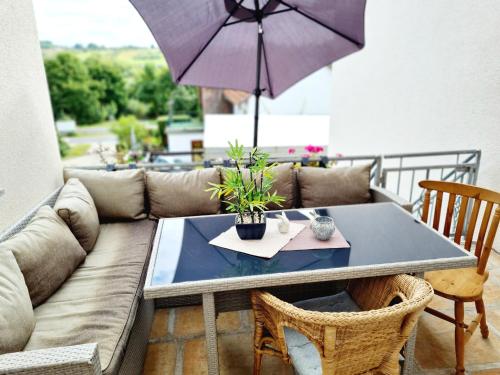 Erkély/terasz, Ferienwohnung Hornig Zwei Terrassen, Parkplatz, separater Eingang in Sulzfeld am Main