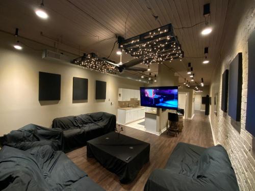 Blackout Themed Residence in the Prime Heart of Omaha’s Old Market!
