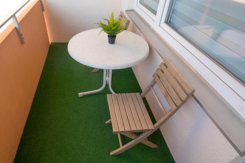 ระเบียง/ชานเรือน, Schöne 2 Zimmerwohnung mit UHD-TV, großem Balkon und Hängematte (Schone 2 Zimmerwohnung mit UHD-TV, großem Balkon und Hangematte) in ลัมเพอร์ทไฮม์