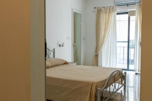 Spacious 3-bedroom apartment 30 seconds from sea