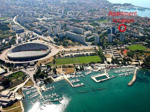 Split-town center apartment - Beach -10min walk