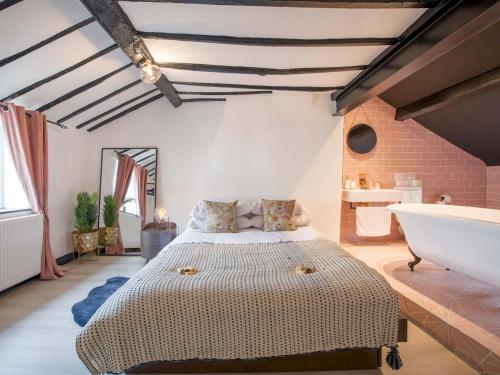 Pass the Keys Romantic Getaway for two