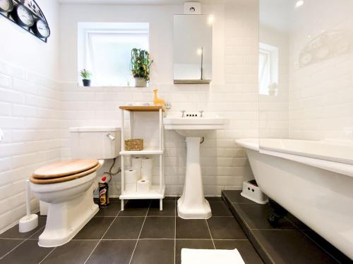 Pass the Keys Stockwell Apartment with a Private Garden