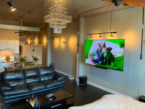 Beautiful Timeless Residence Located in the Prime Heart of Omaha’s Old Market!