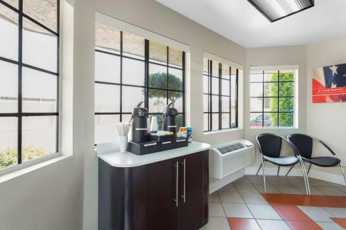 Étterem, Motel 6 Merced, CA - North in Nyugat-Merced