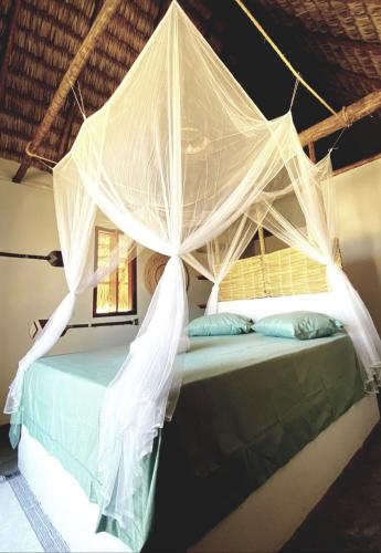 Vendégszoba, Chalé Kerstin Ar condicionado Pousada 35knots Brasil (Chale Kerstin Ar condicionado Pousada 35knots Brasil) in Luis Correia