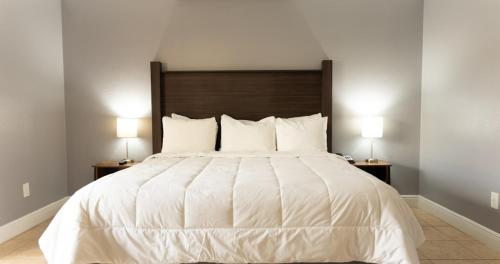 Celebration Suites 2 Bedroom Condo - image 10