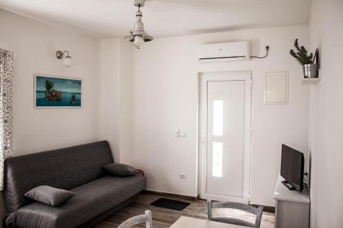 Apartments by the sea Sveti Filip i Jakov Biograd - 16966 - image 9