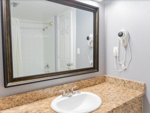 Celebration Suites 2 Bedroom Condo - image 17