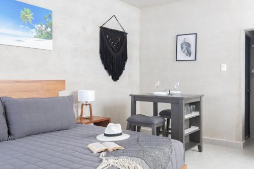 Ravishing Studio Close to the Beach and 5th Avenue with Special Backyard