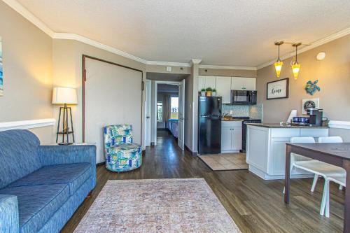 Ocean View Queen Suite with Beautiful Decor and Accents - Caravelle Resort 1401 - Sleeps 6 Guests!