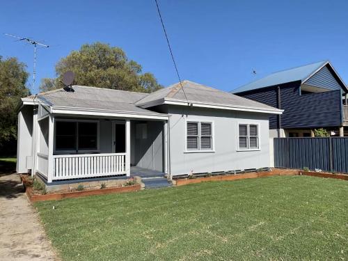 Yaringa cottage...by the sea