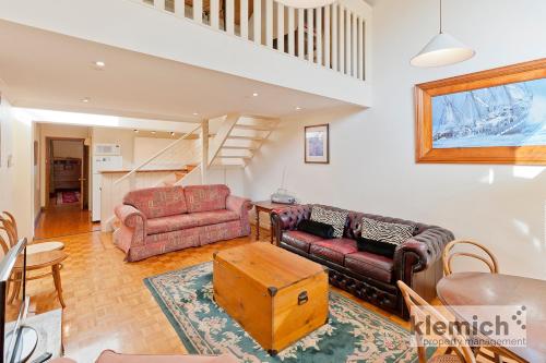 2 bedrooms, 3 beds