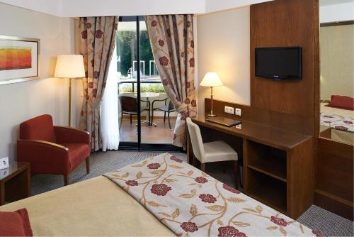 Twin room, pool view