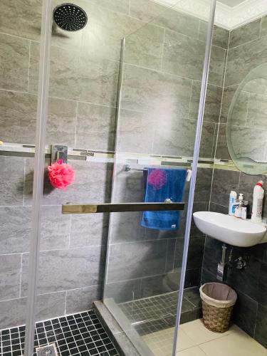 Bathroom, Mc’edams guest house in Umhlali