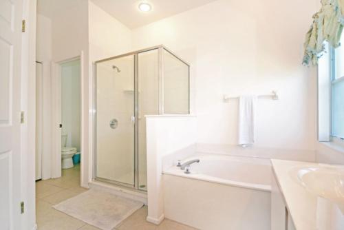 Hampton Lakes 215840 - image 11