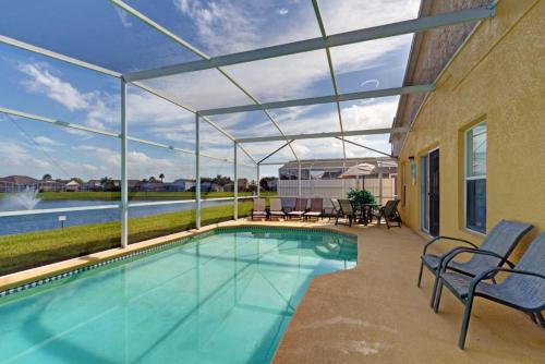 Hampton Lakes 215840 - image 2