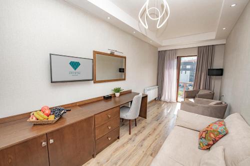1 king bed, 1 twin bed