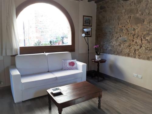  Cottage indipendente di 70 mq con piscina ad uso esclusivo , aria condizionata , 2 bagni , living room ,ampia cucina , lavanderia , terrazza ,giardini , parcheggio privato immerso nelle colline toscane facente parte di dimora storica toscana di fine  in Cavriglia