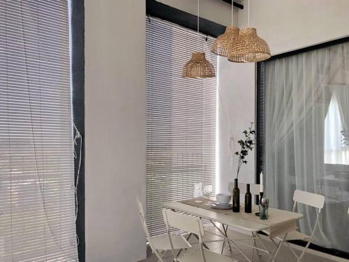 Designer 1BR Tamarind w Balcony IdealHub 1510 - image 14