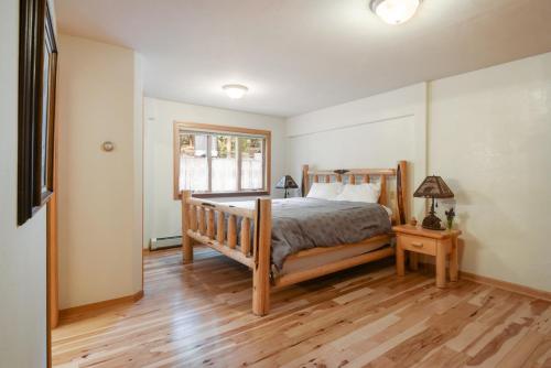Lazy Bear Lodge - Hot Tub home