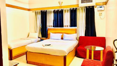 Half Moon Palace Chennai – Chennai, IL