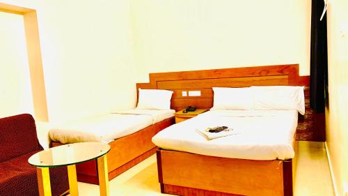 Half Moon Palace Chennai – Chennai, IL