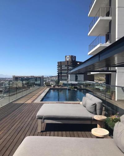 16 on Bree luxury studio apartment with city mountain views photo