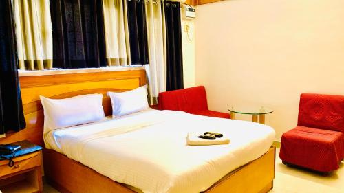 Half Moon Palace Chennai – Chennai, IL