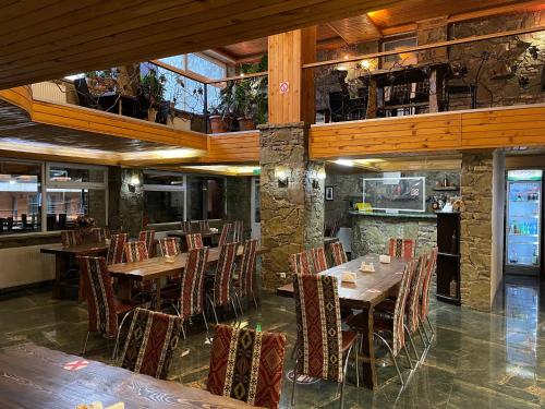 餐厅, Gudauri Hut Hotel in 古多里