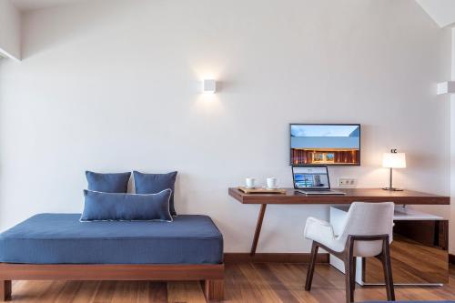 Double Room with Garden View image 4