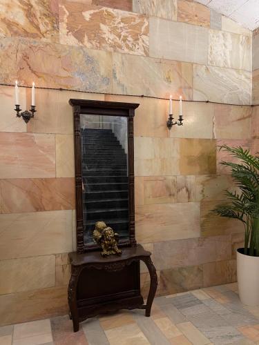 Bejárat, Подворье near Lenin sírja