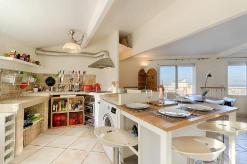 Magnificent Loft, Panoramic view of the Old Port gîte à louer Marseille