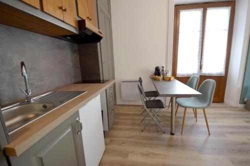 studio + Parking - ultra centre - V-rent