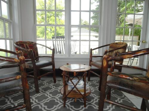 The Bond 1786 Inn in Varensburga (NY)