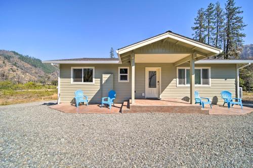 River Acres Retreat with Grill and River Access! - Weaverville