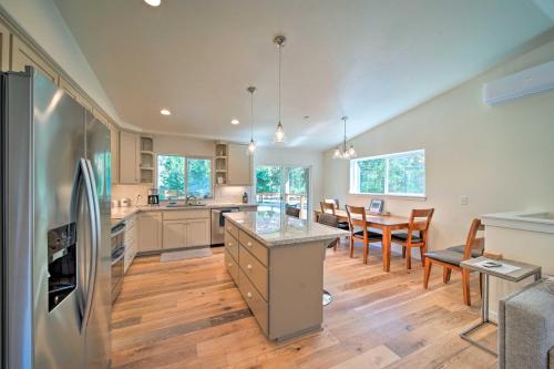 River Acres Retreat with Grill and River Access! in 雷丁