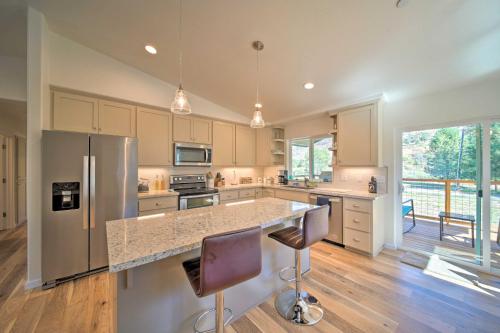 River Acres Retreat with Grill and River Access! in 雷丁