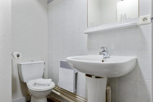Ванна кімната, Appart'City Classic Nantes Viarme in Нант