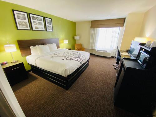 Sleep Inn & Suites Jacksonville near Camp Lejeune - image 10