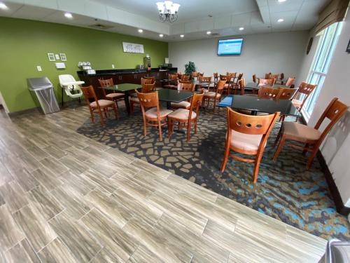 Sleep Inn & Suites Jacksonville near Camp Lejeune - image 5