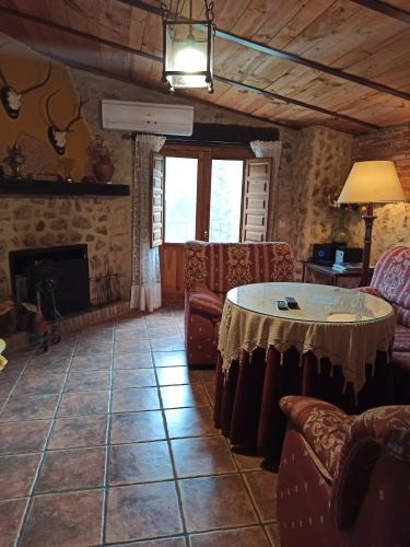 LA HUETA PRIMERO in Orcera