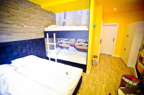 World Hostel - Old Town Room Type - Quadruple Room