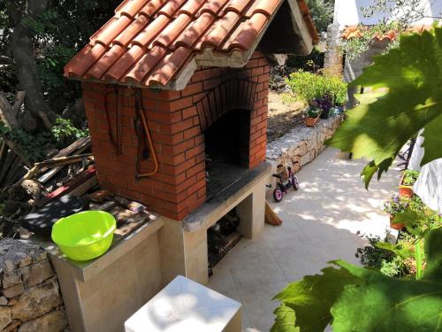 Apartments by the sea Drvenik Mali (Drvenik) - 16787 - main image